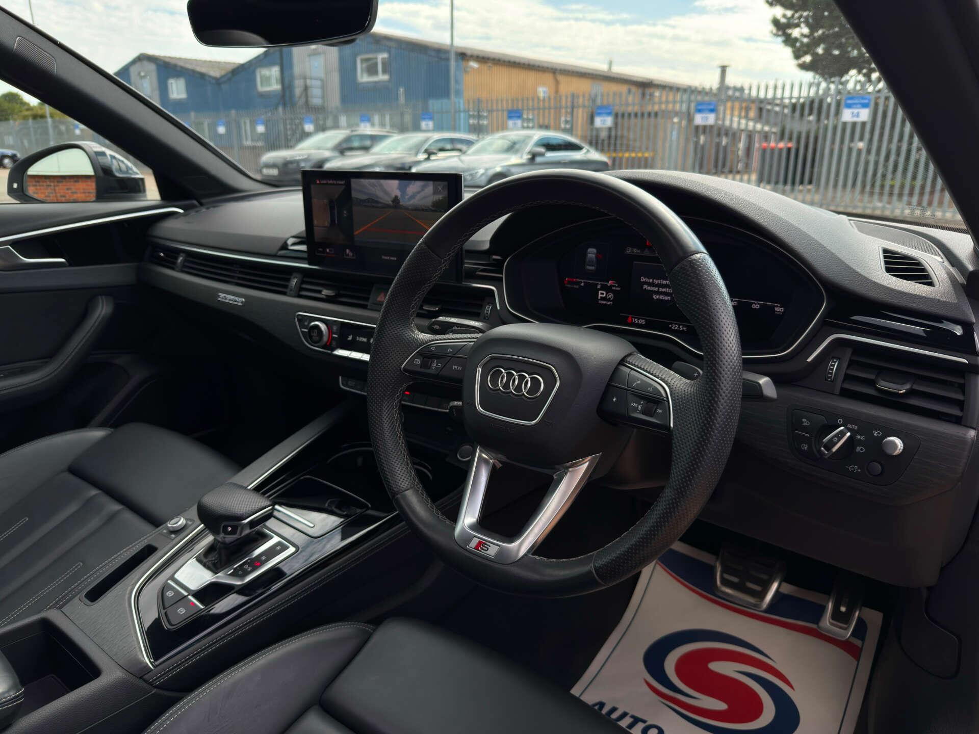 Audi A4 view 14