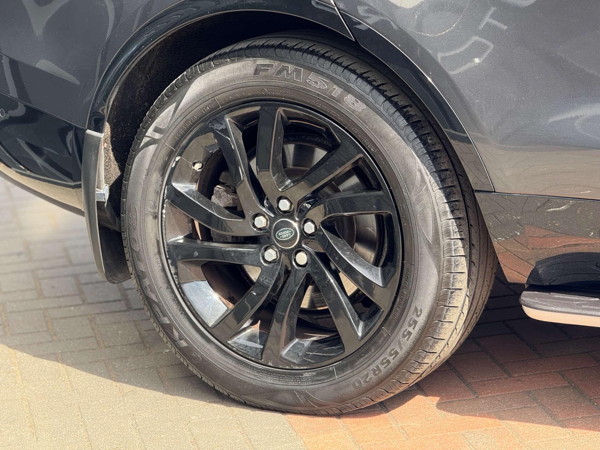 Land Rover Discovery view 17