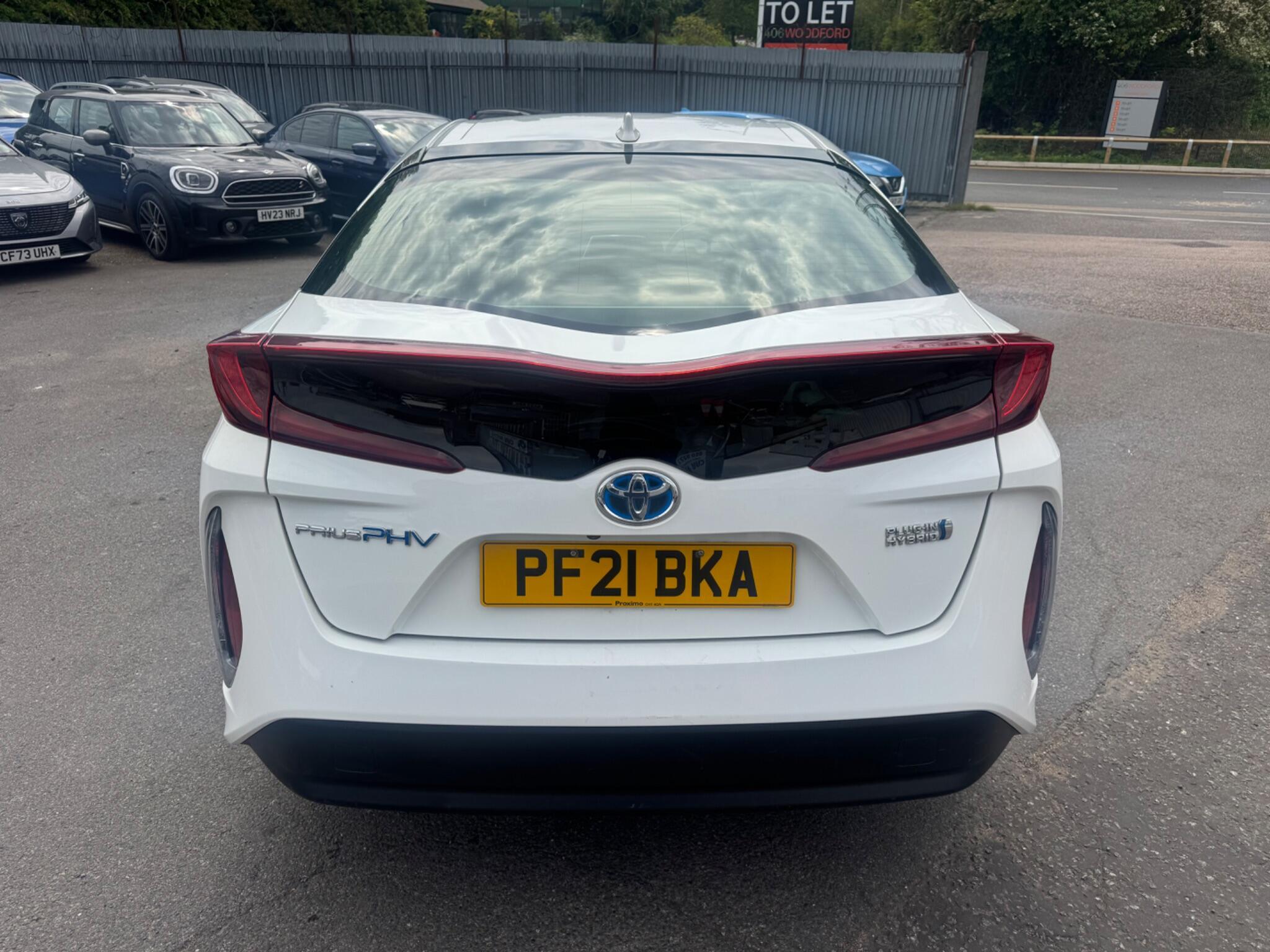 Toyota Prius view 6