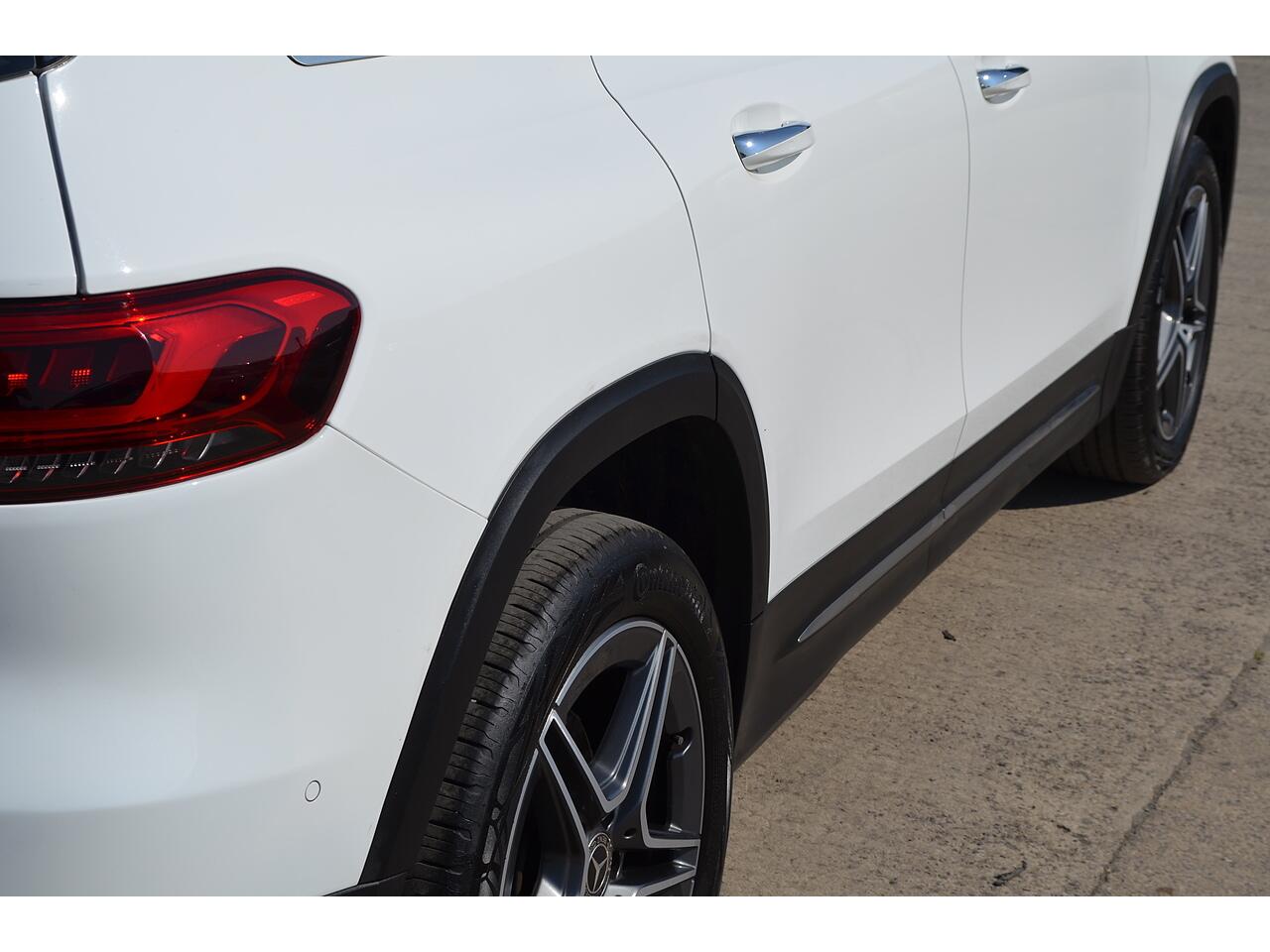 Mercedes-Benz GLB view 35