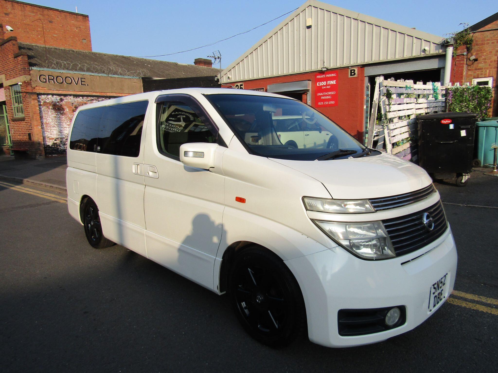 Nissan Elgrand view 5