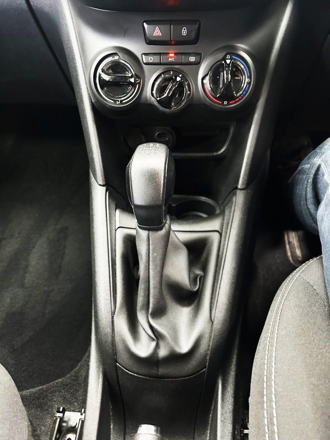 Peugeot 208 view 8