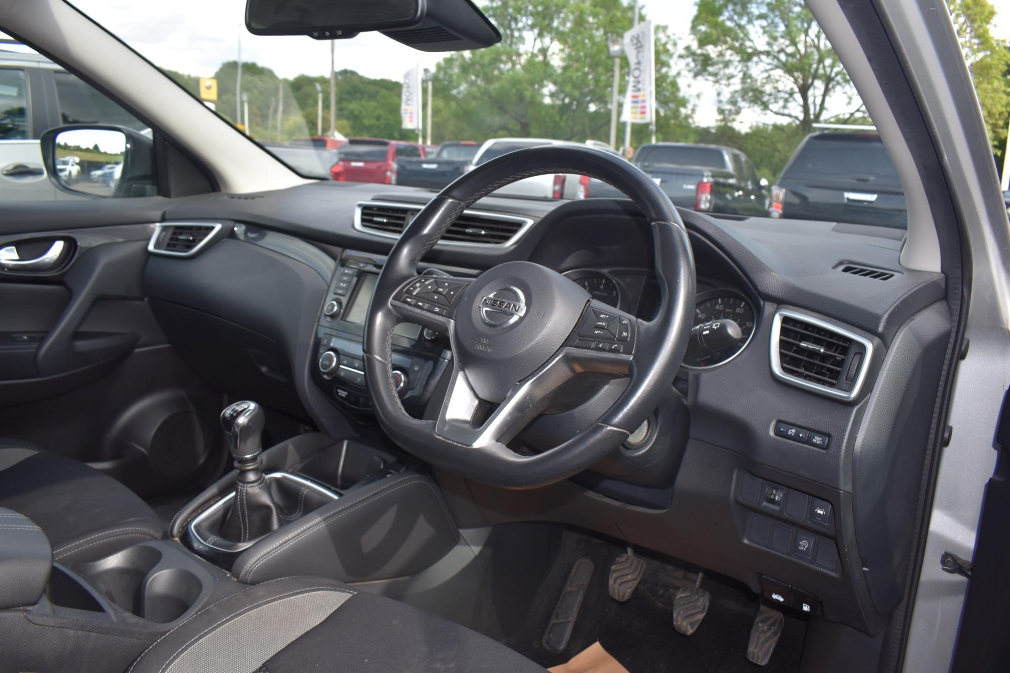Qashqai - 1.3 DIG-T Acenta Premium Euro 6 (s/s) 5dr - Image 8