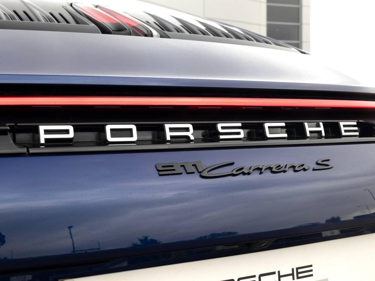 Porsche 911 view 37
