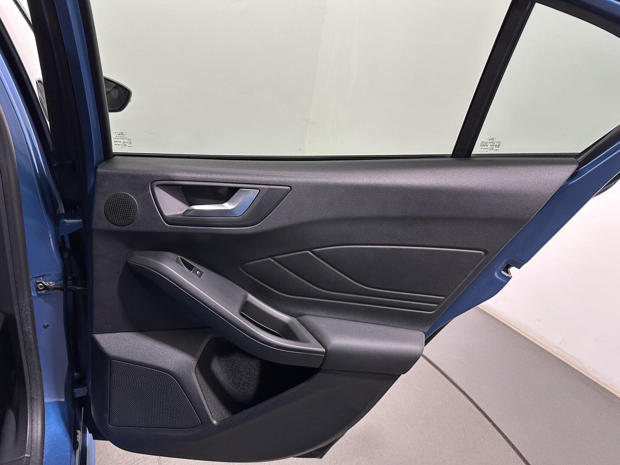 Ford Focus view 42