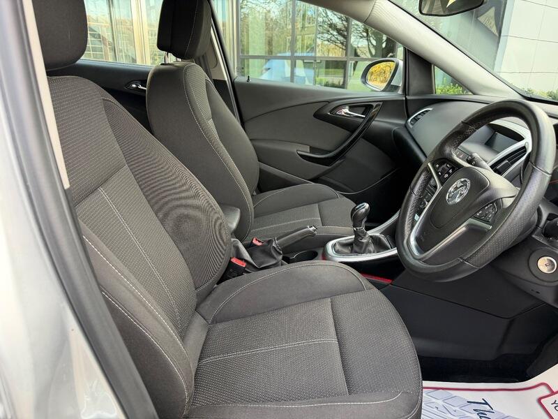 2015 Vauxhall Astra 1.4i SRi Euro 6 5dr • 24,139 miles image 15