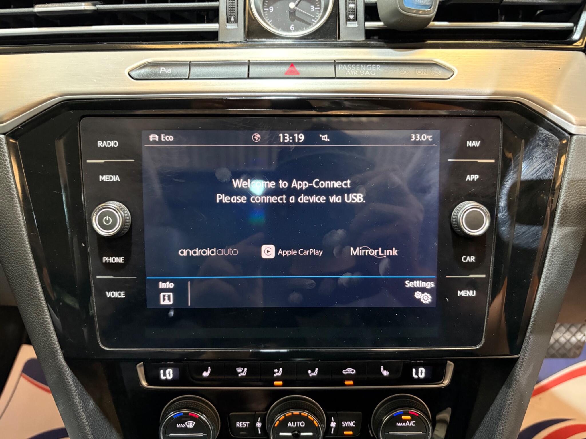 Volkswagen Passat view 6