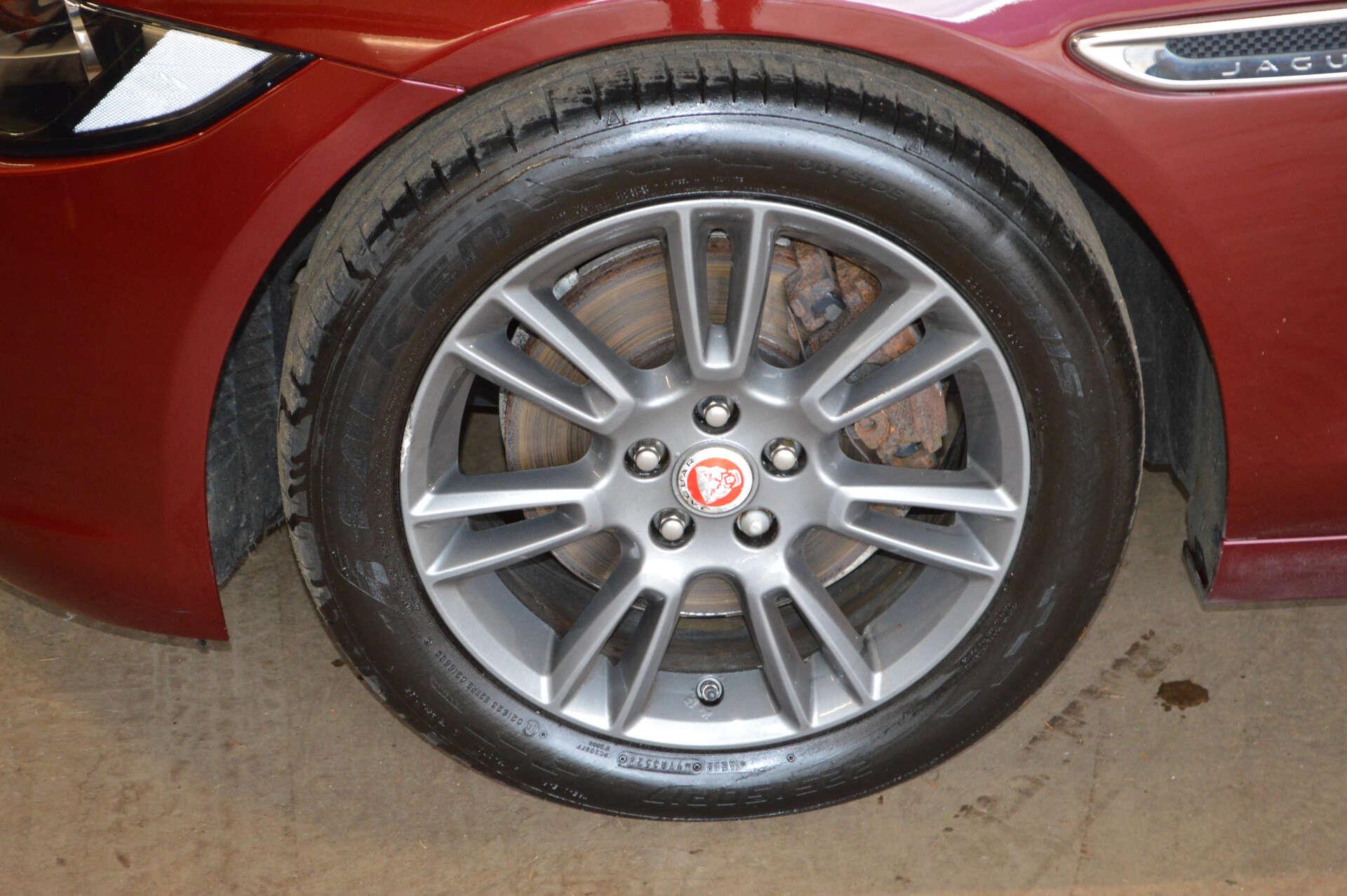 Jaguar Xe view 53