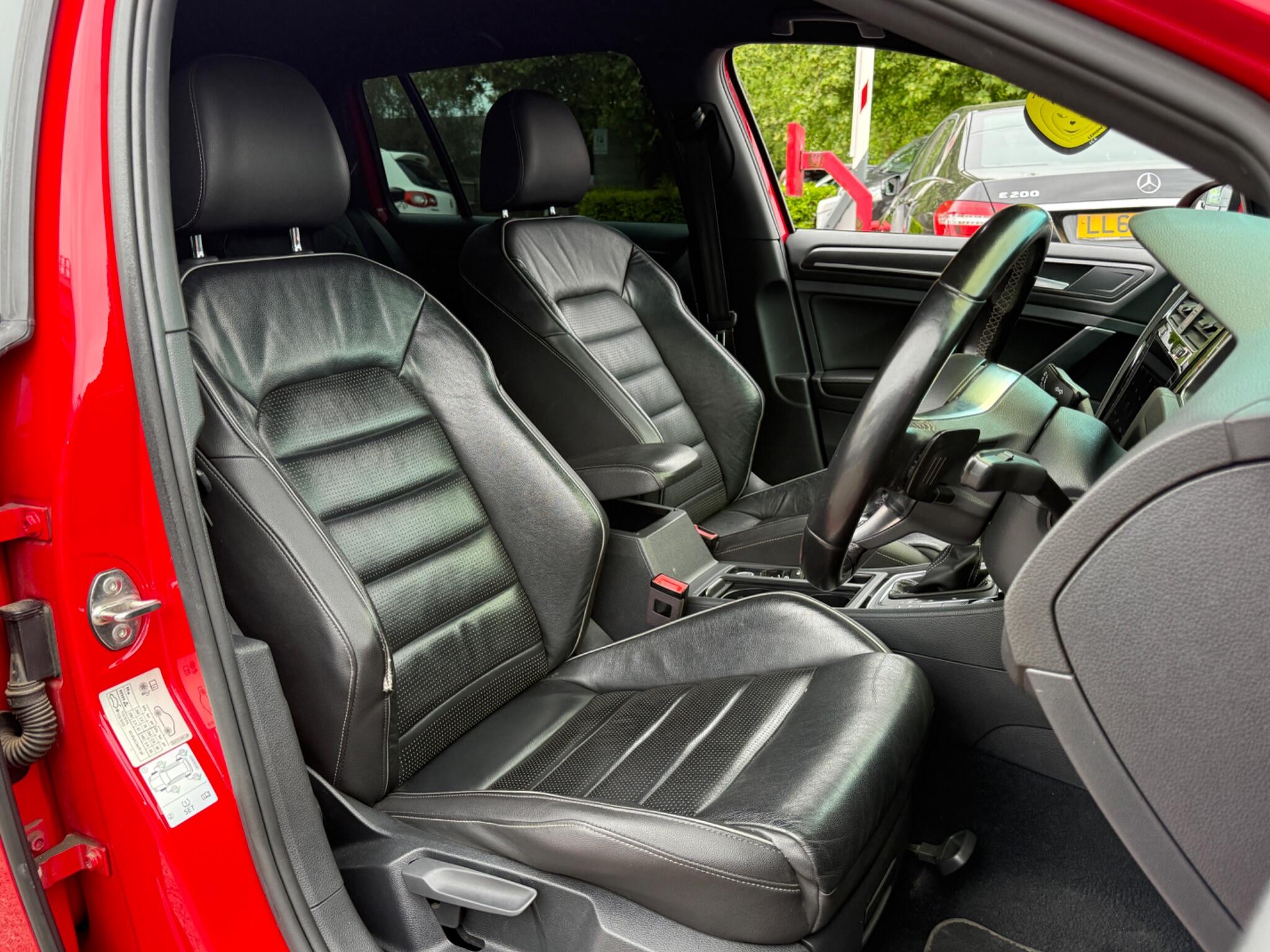 Volkswagen Golf - Image 12