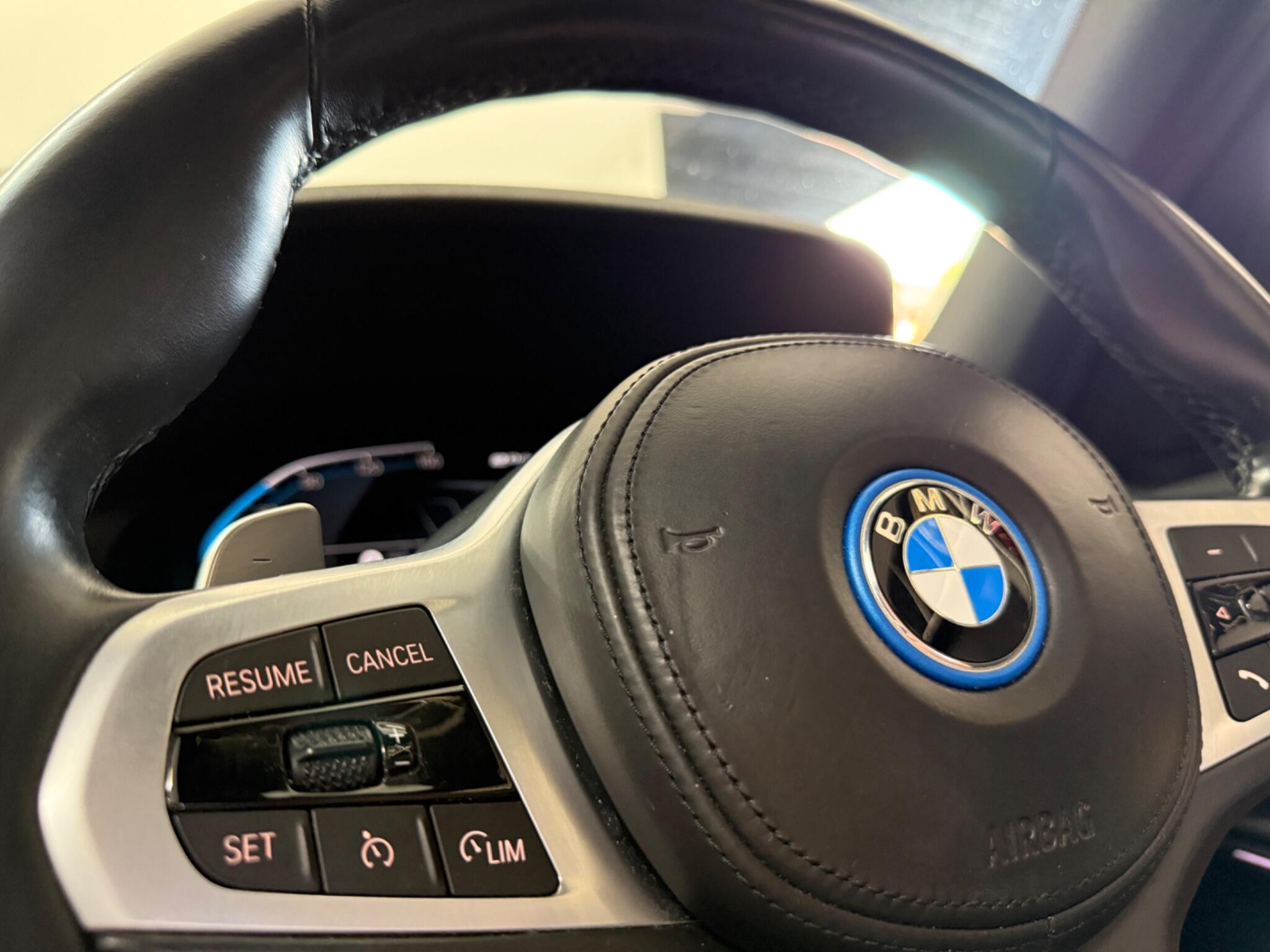 BMW 3 Series view 32