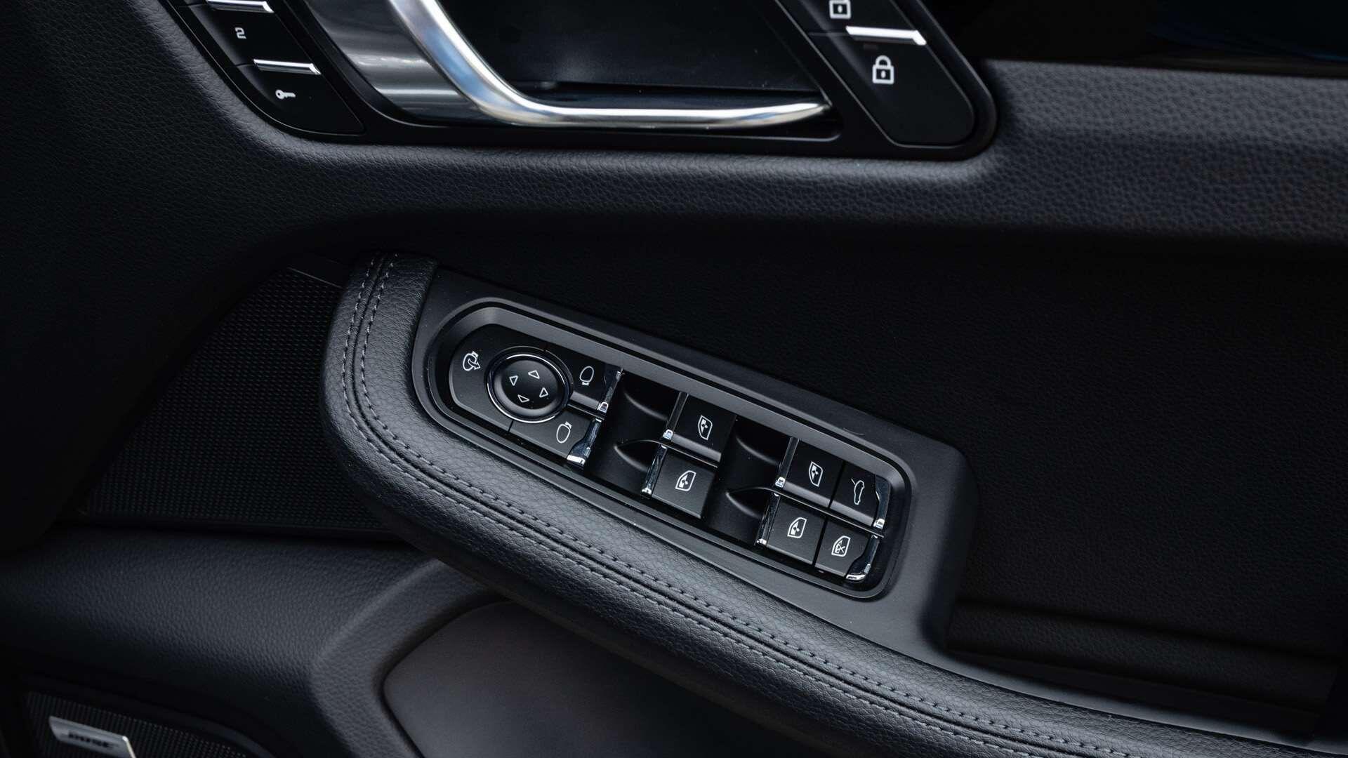 Porsche Macan view 17