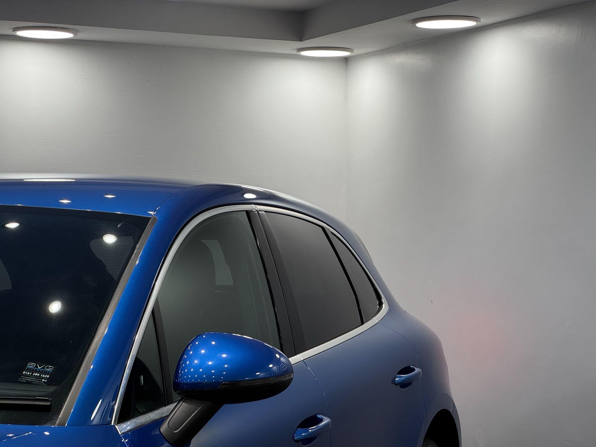 Porsche Macan view 11
