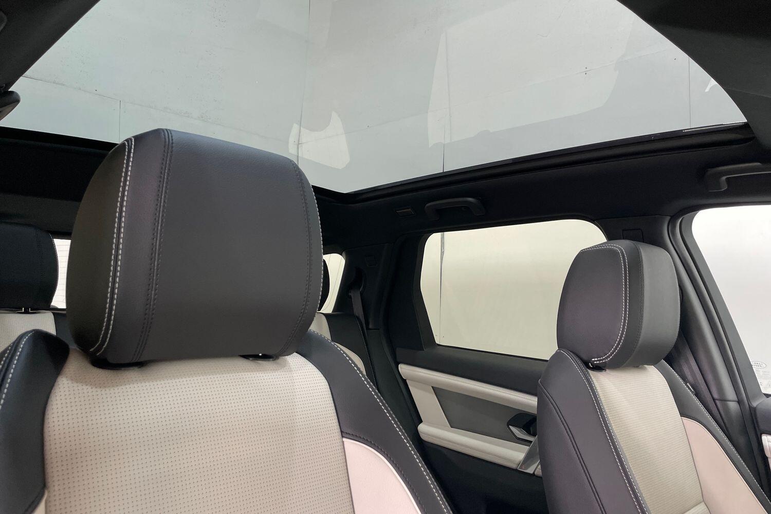 Land Rover Discovery Sport view 19