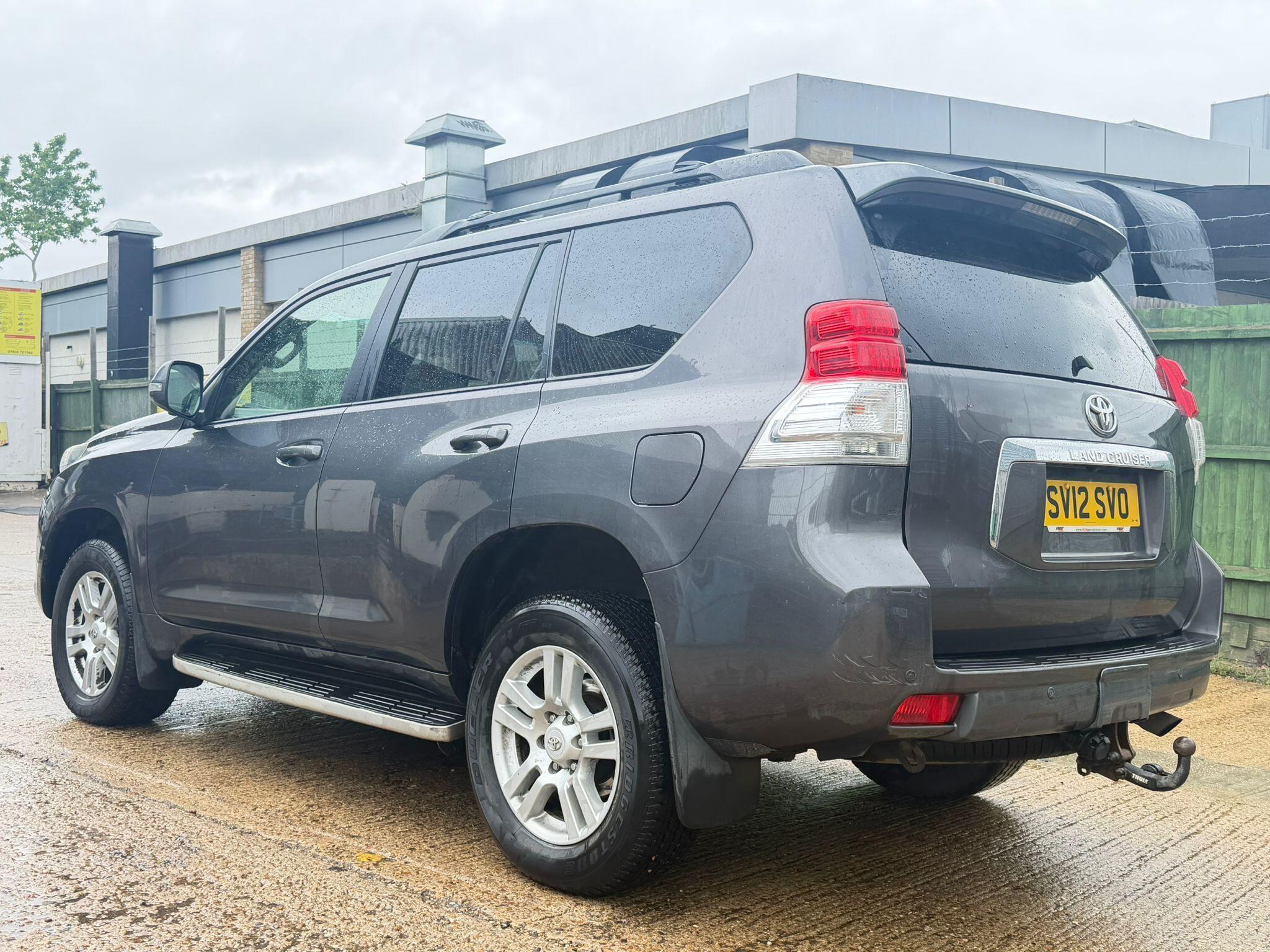Toyota Land Cruiser view 5