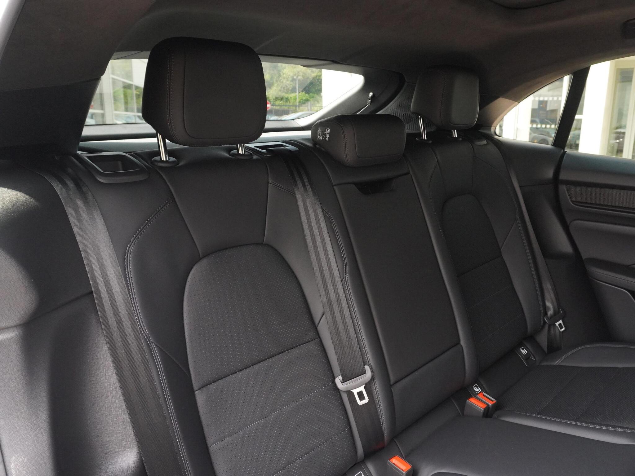 Porsche Macan view 15