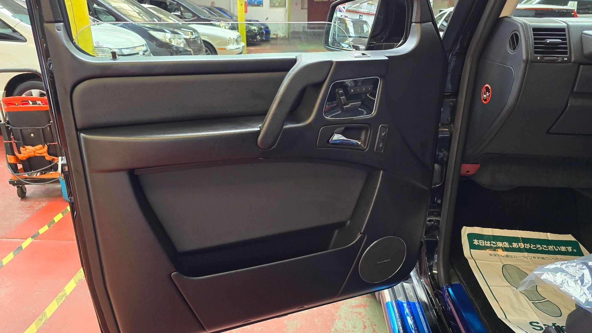 Mercedes-Benz G-Class view 36