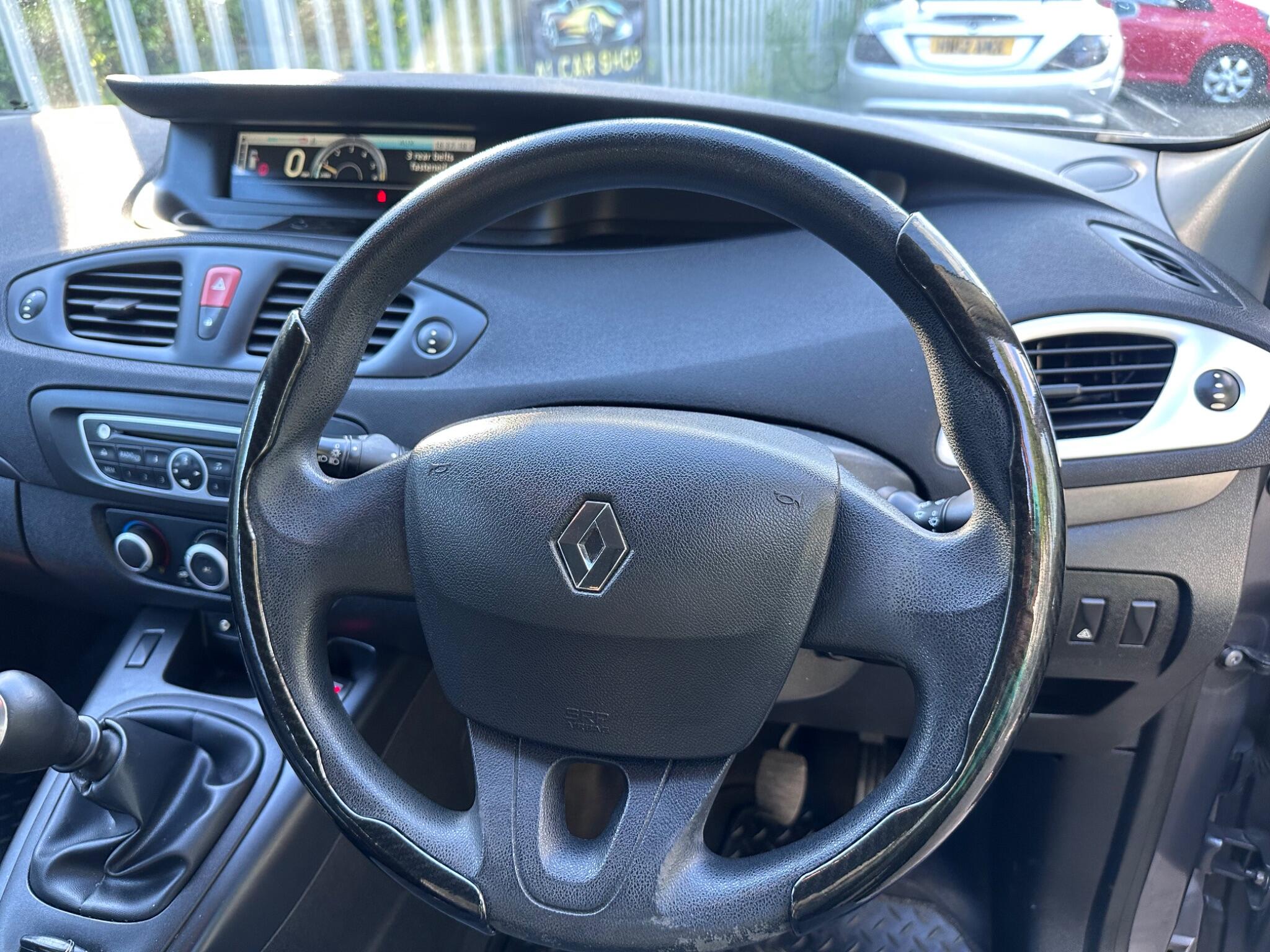 2010 Renault Grand Scenic image 40