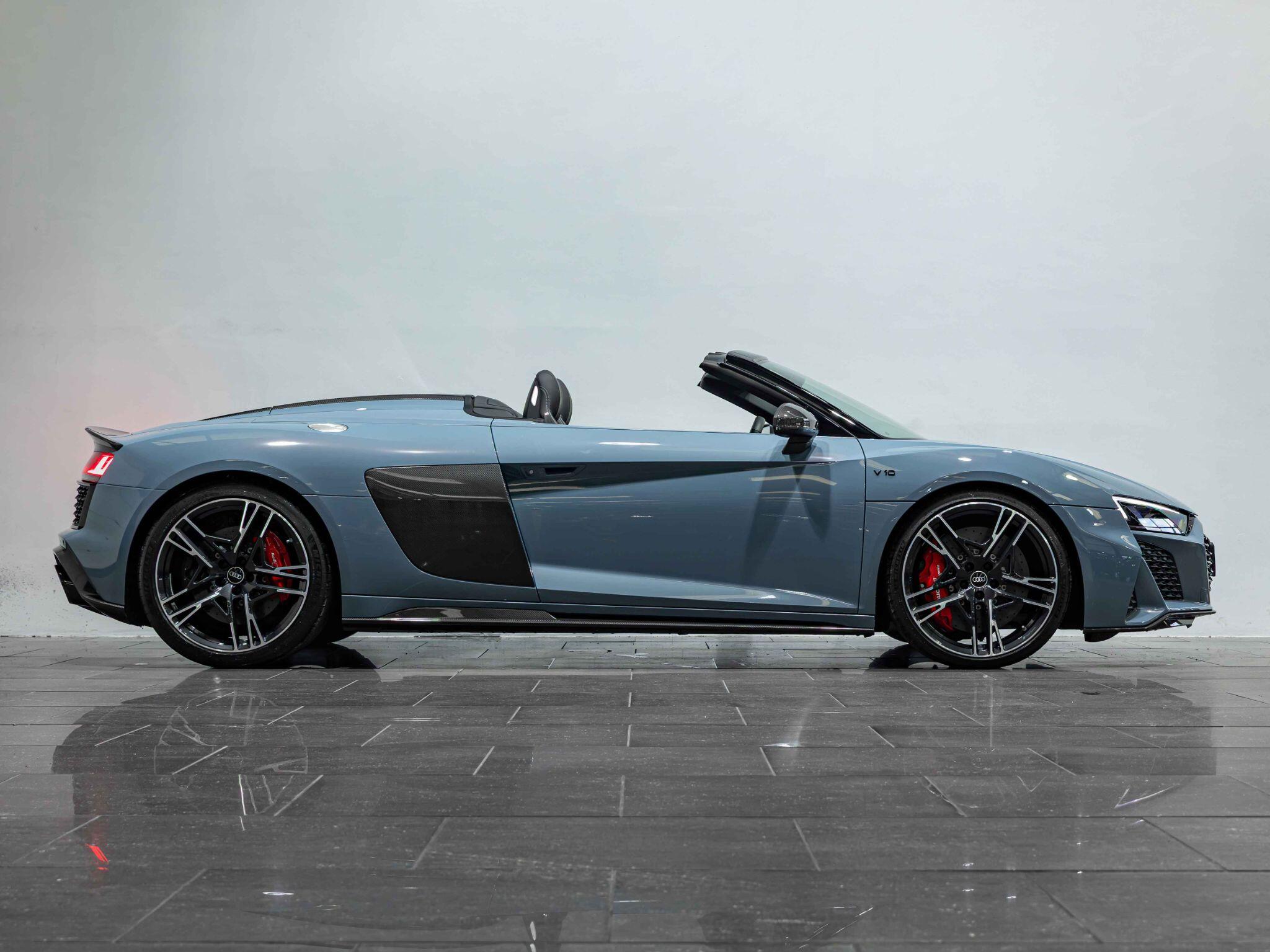 Audi R8 view 7
