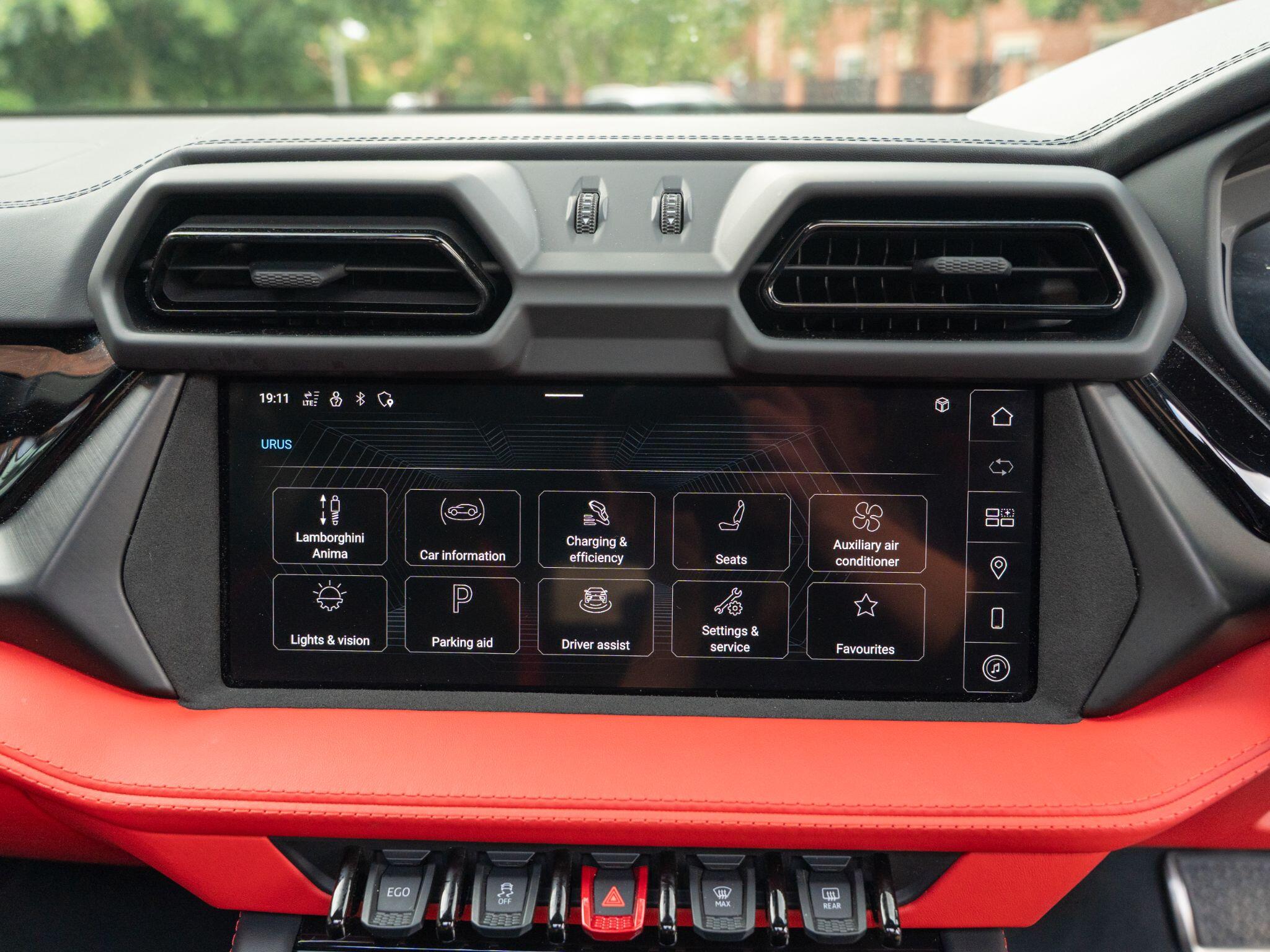 Lamborghini Urus view 62