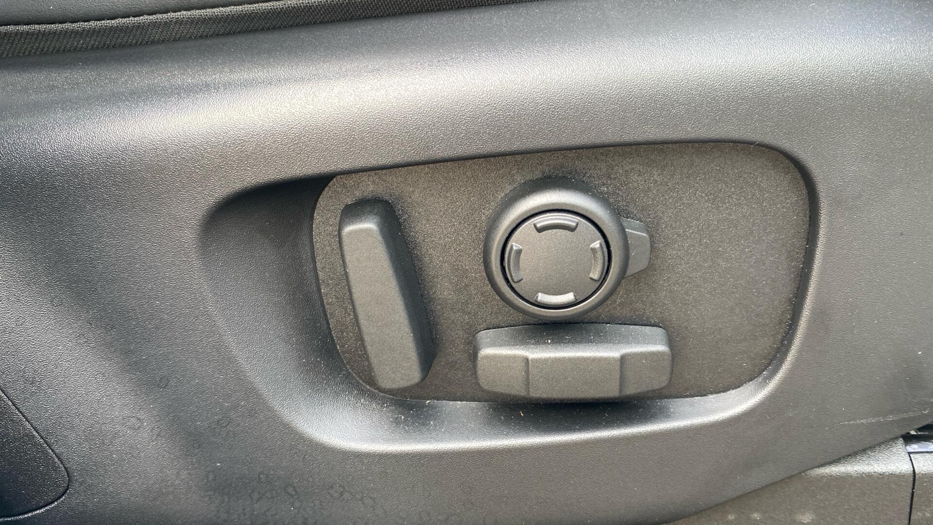 Land Rover Discovery view 31