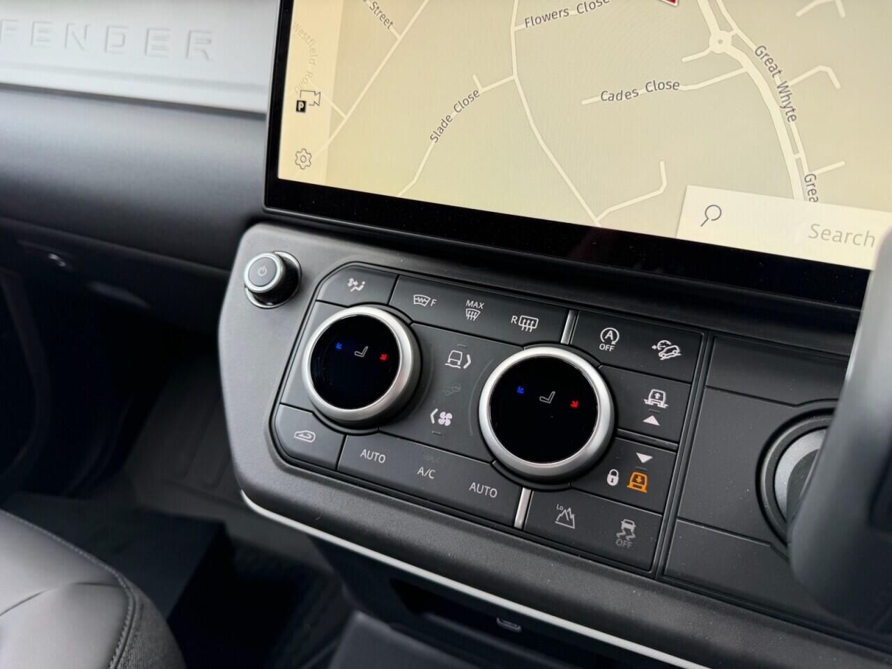 Land Rover Defender 110 view 29
