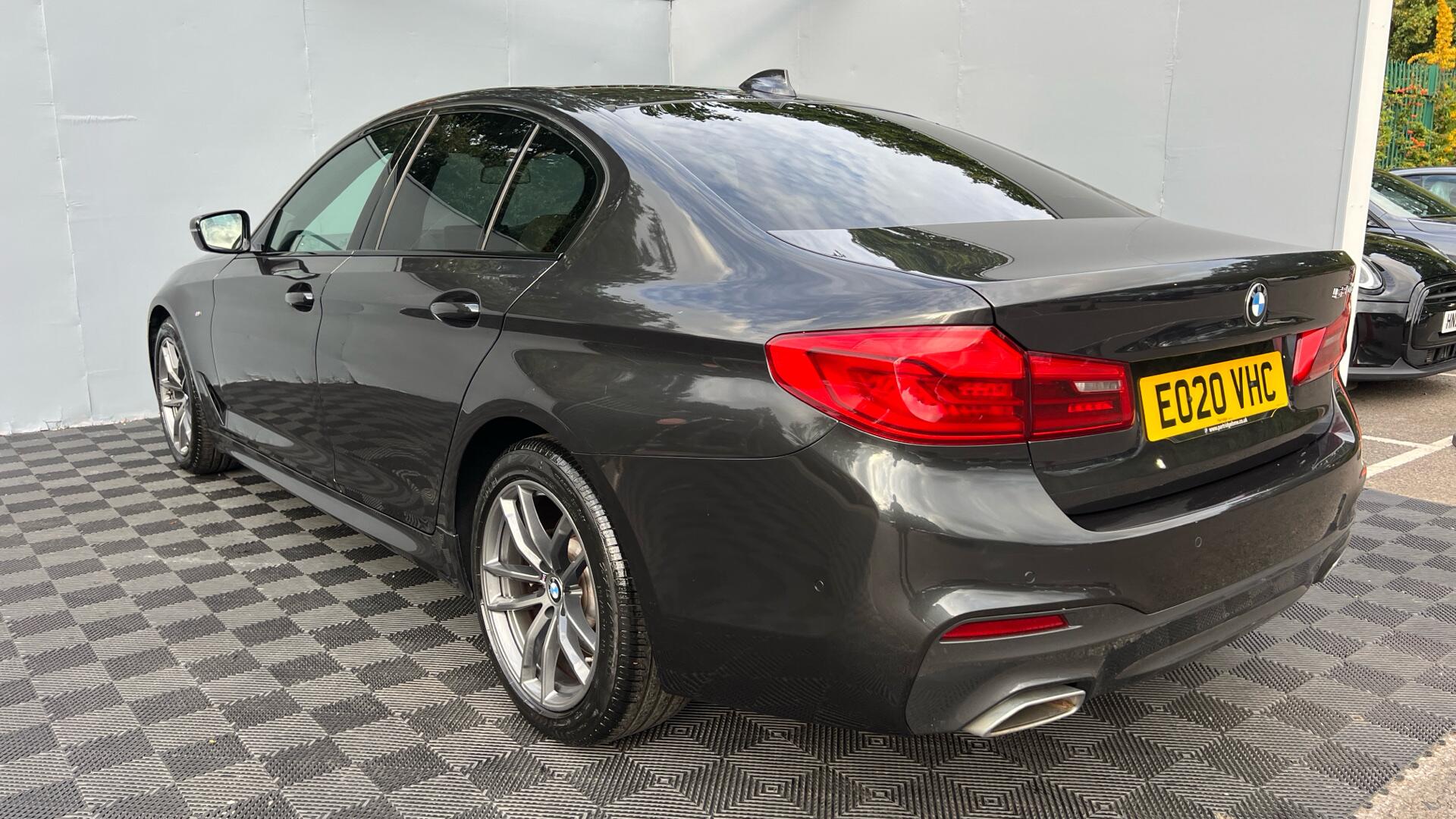 BMW 5 Series view 28