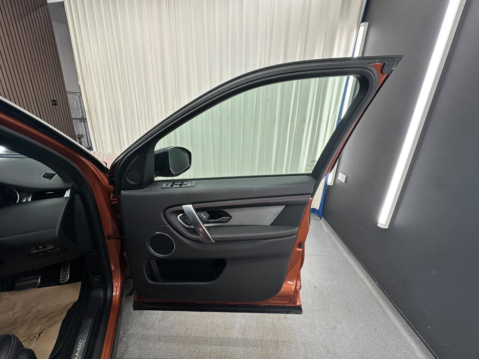 Land Rover Discovery Sport view 13
