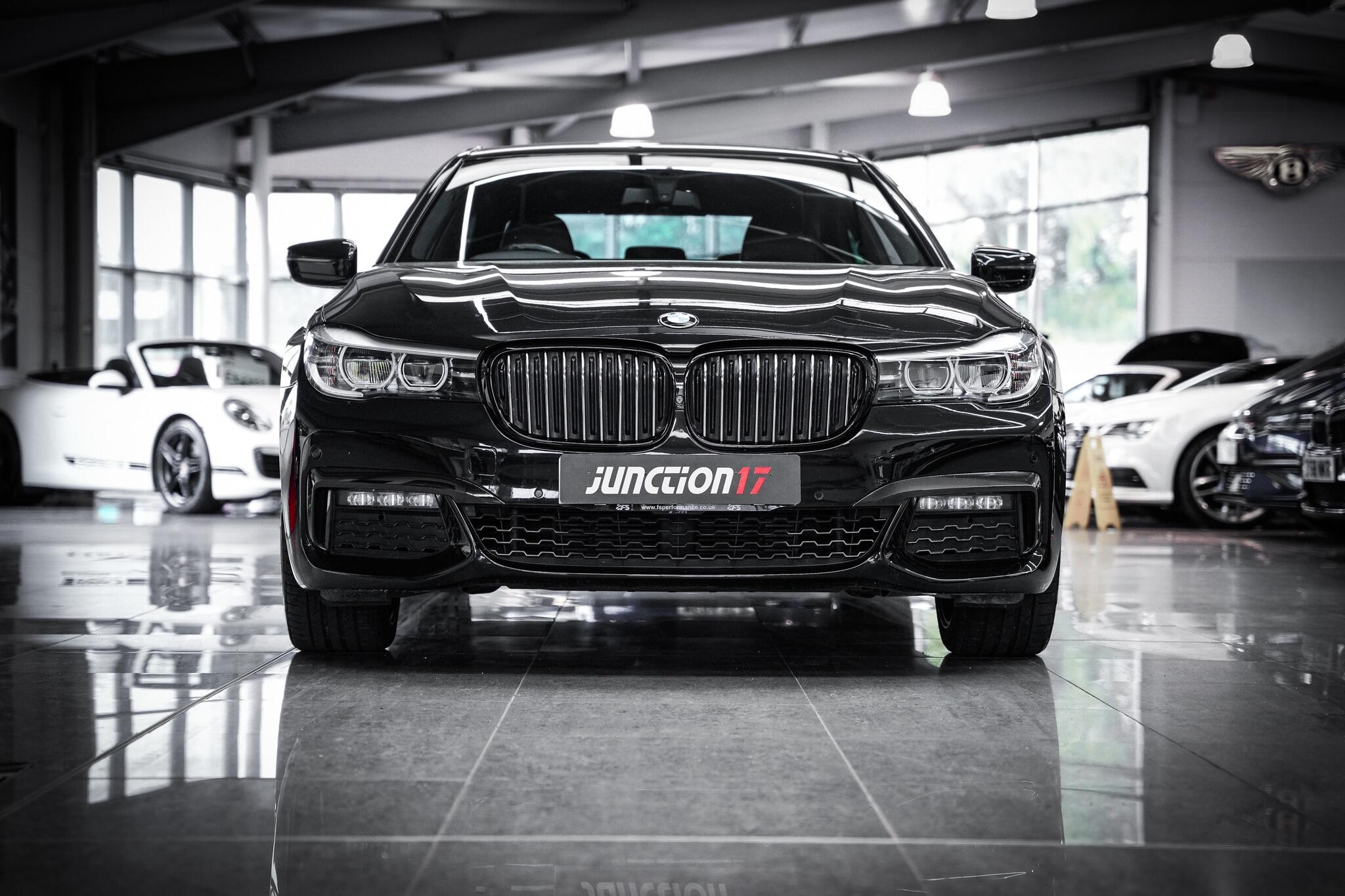 BMW 7 Series view 11