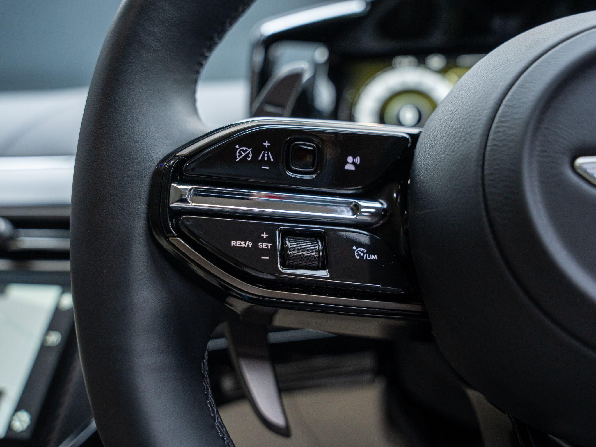 Aston Martin Vantage view 34