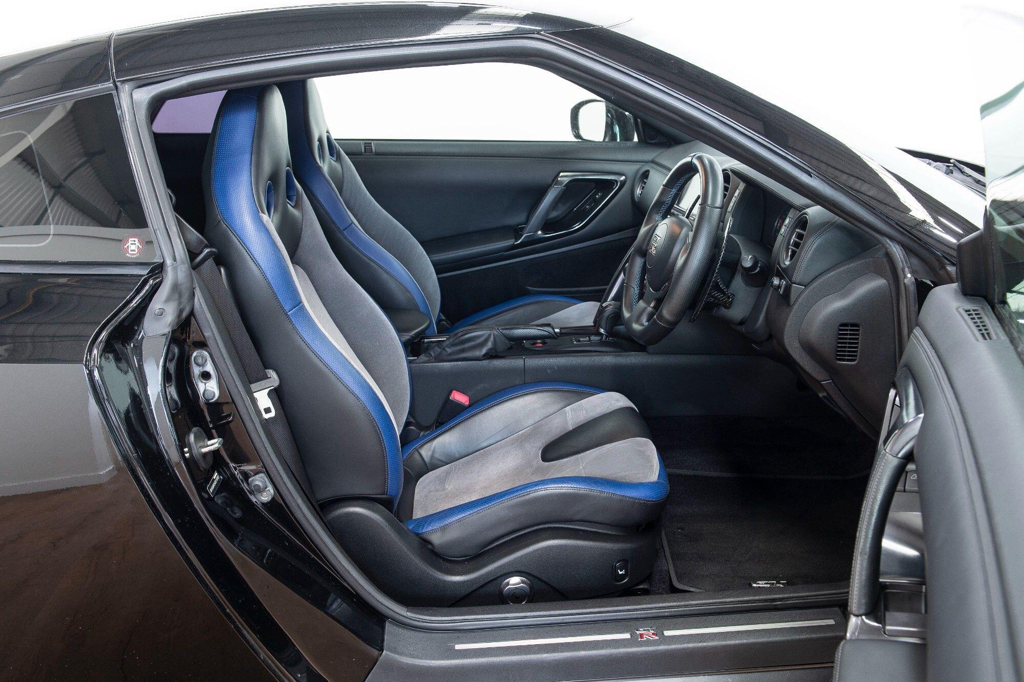Nissan GT-R view 7