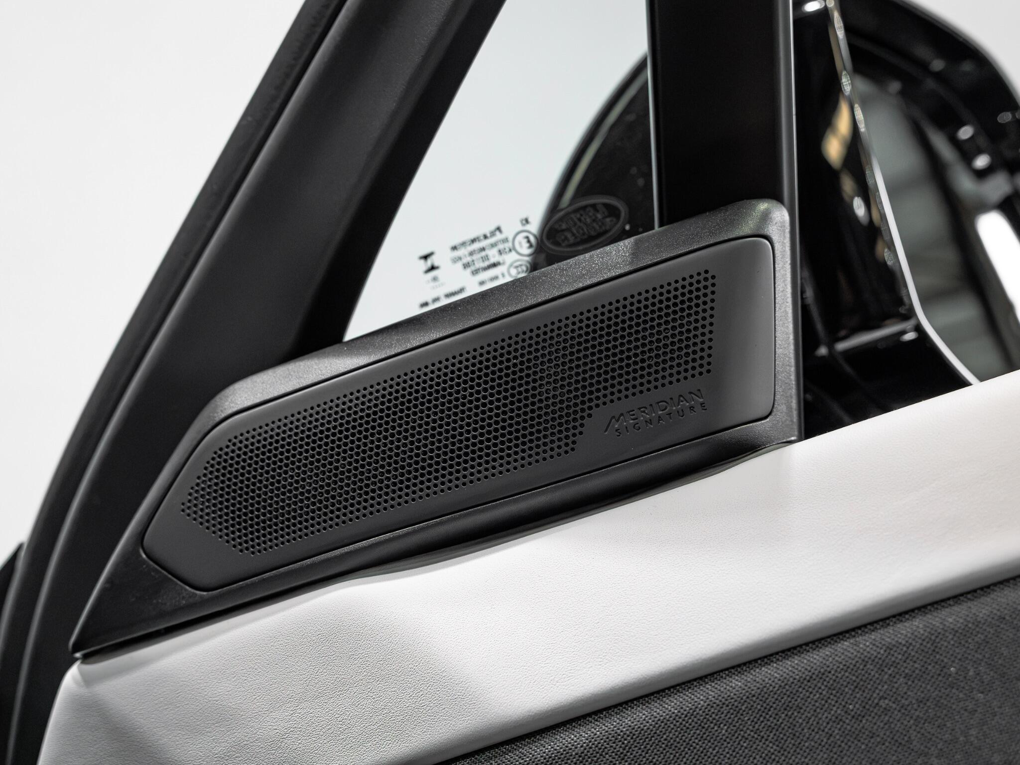 Land Rover Range Rover Sport view 32