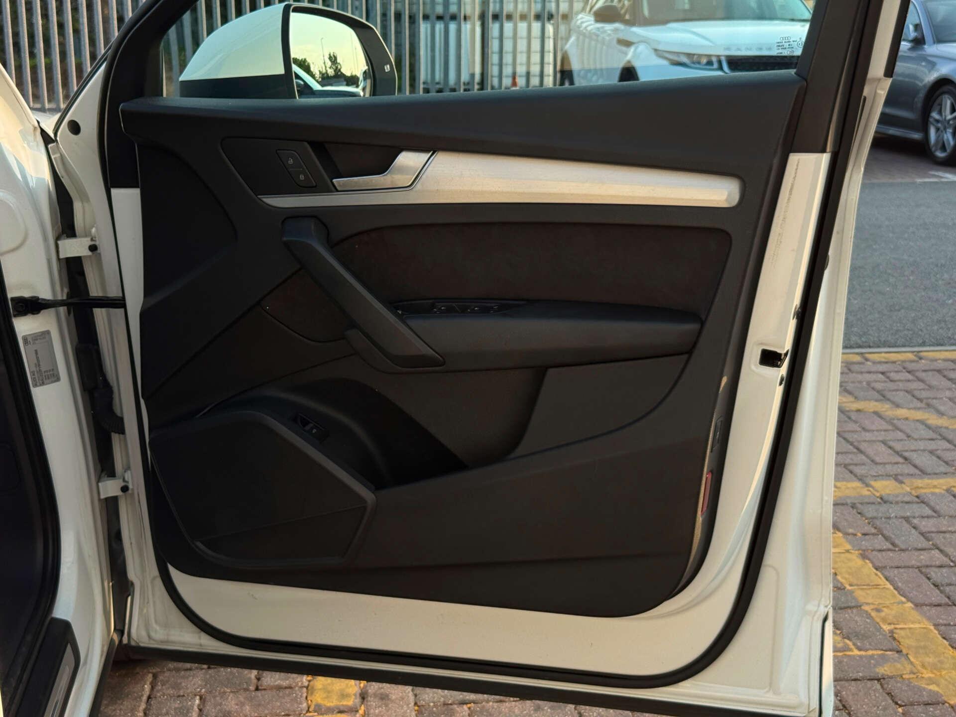 Audi Q5 view 22