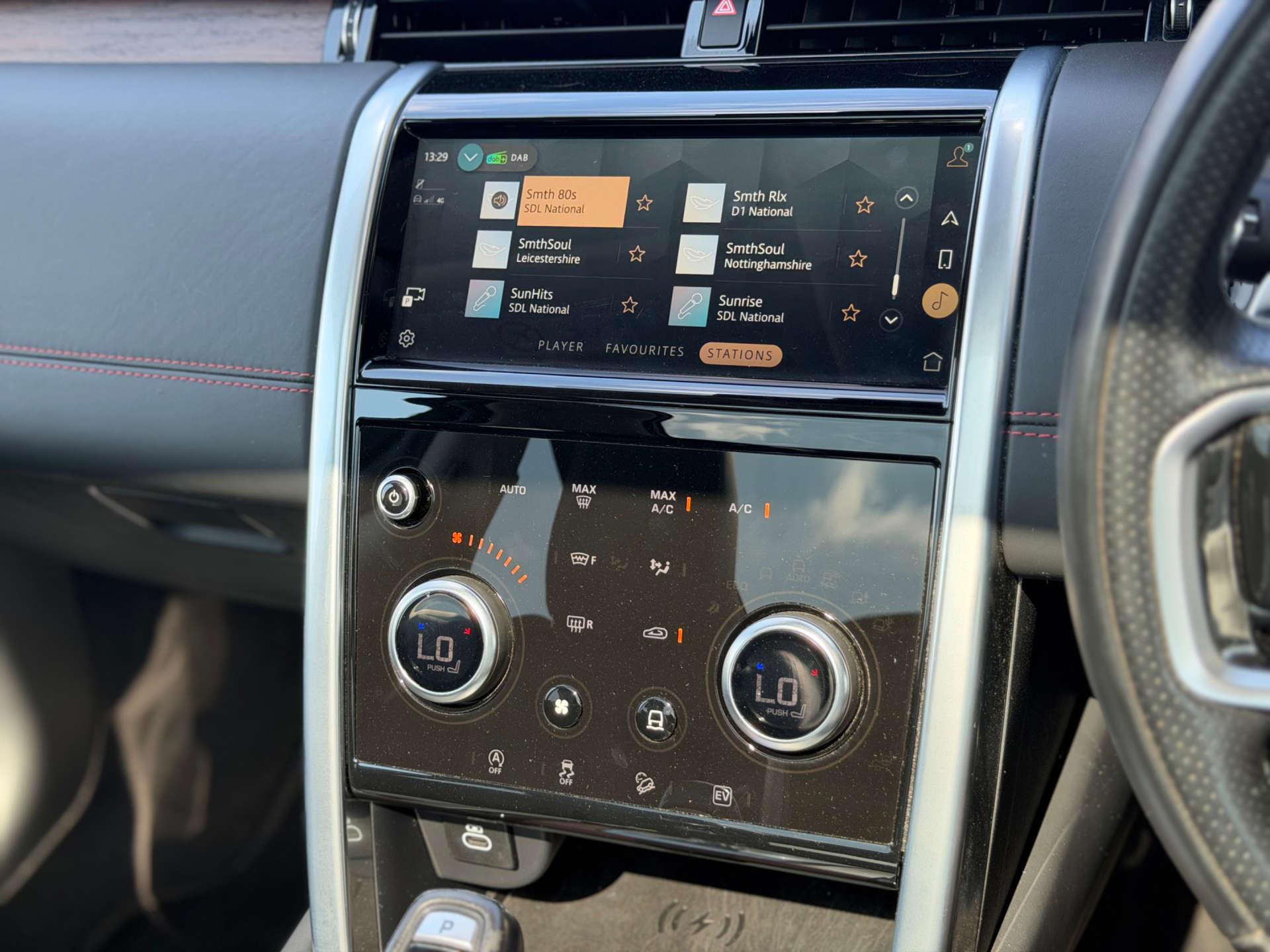 Land Rover Discovery Sport view 50
