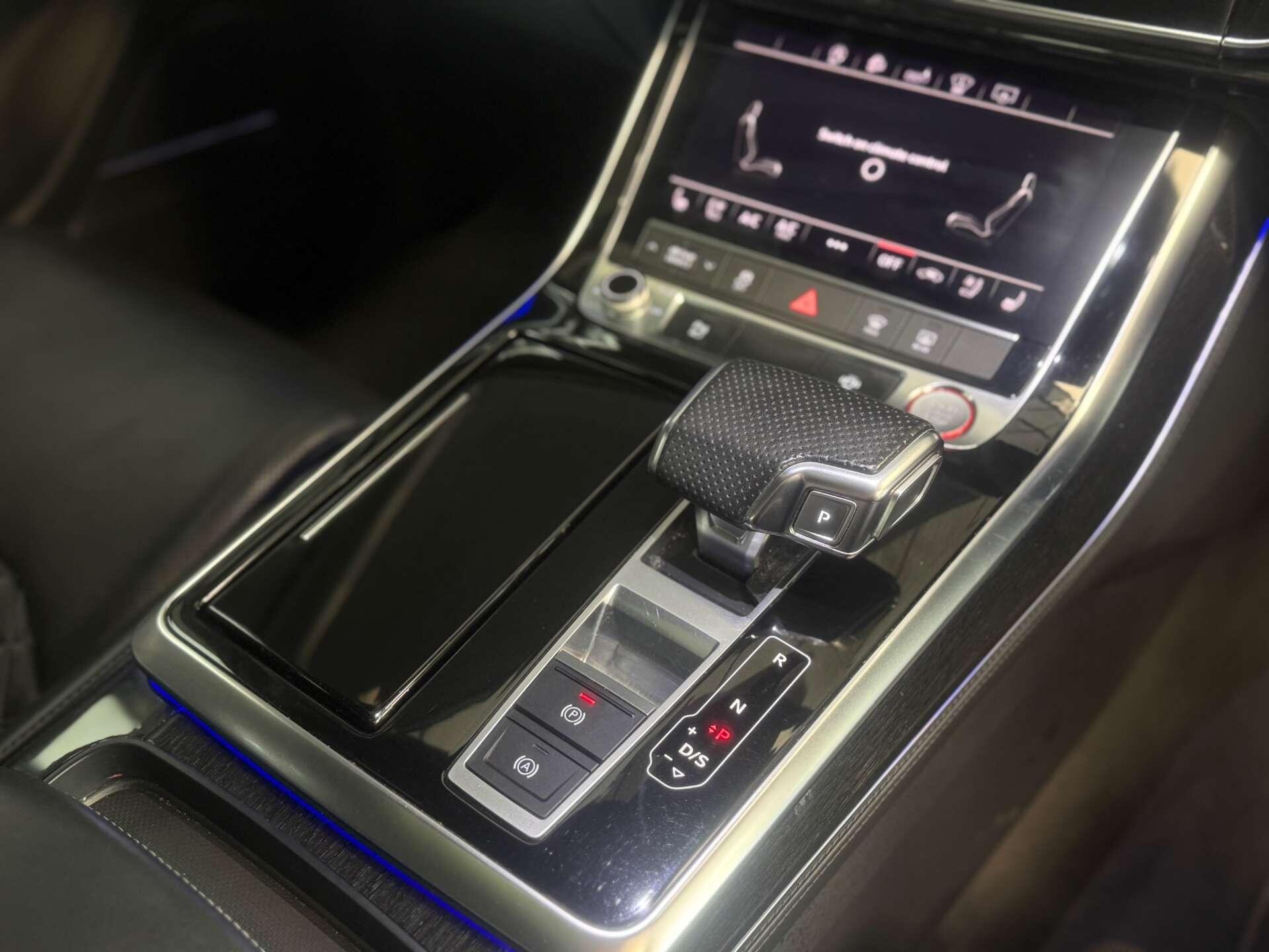 Audi SQ7 view 32