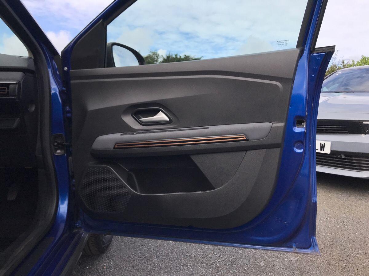 Dacia Sandero view 16