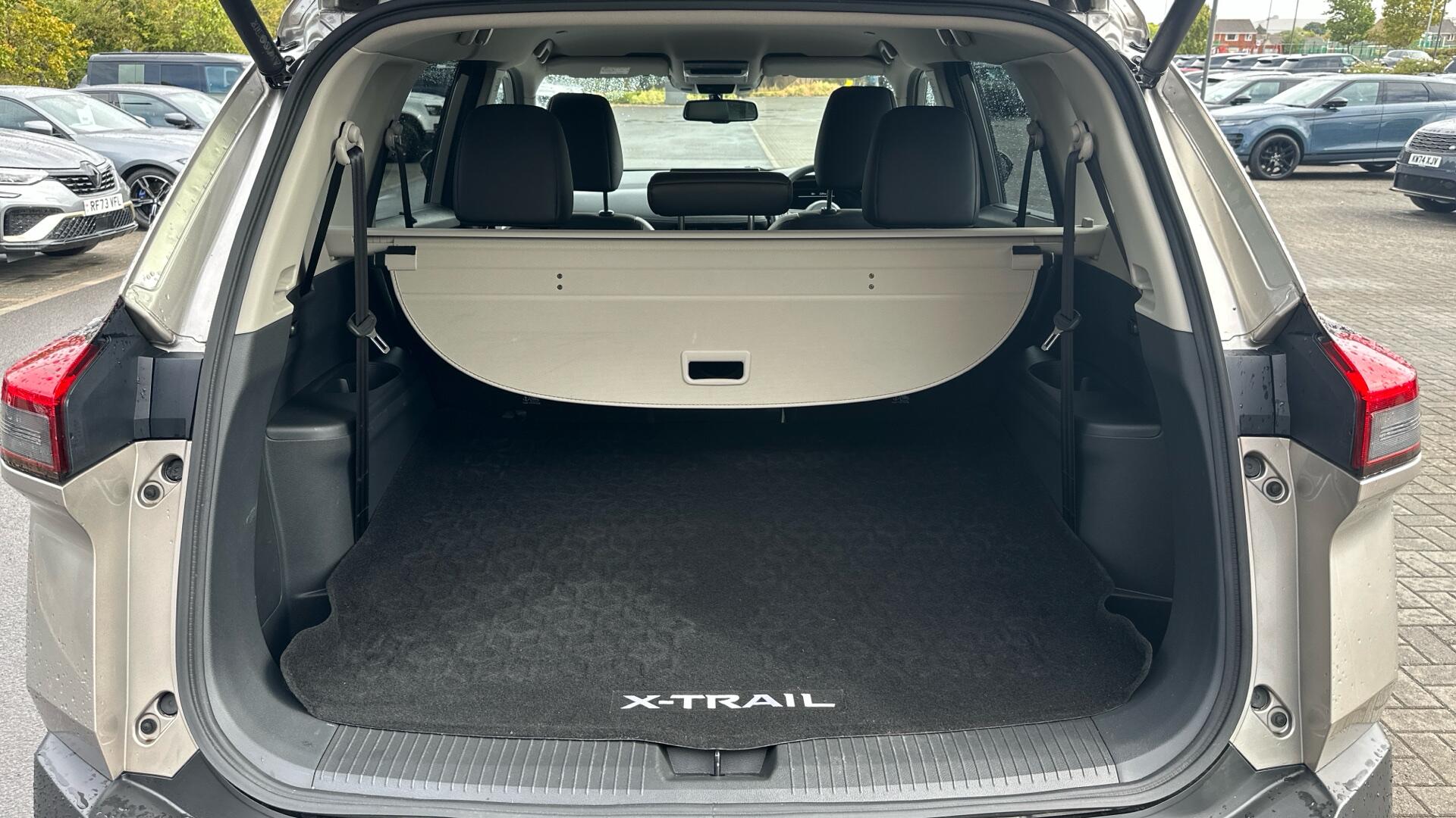 Nissan X-Trail view 10