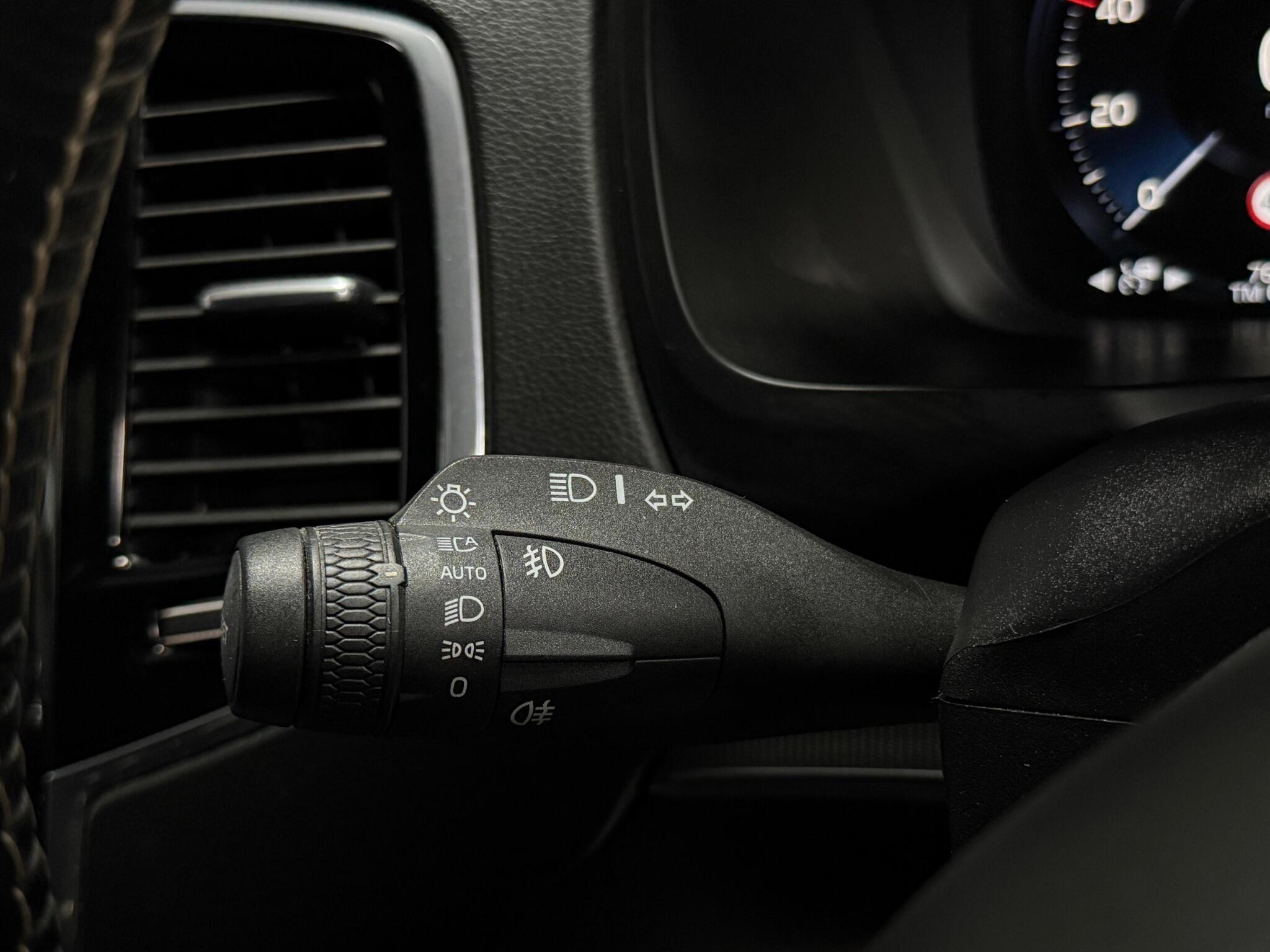 Volvo XC90 view 23