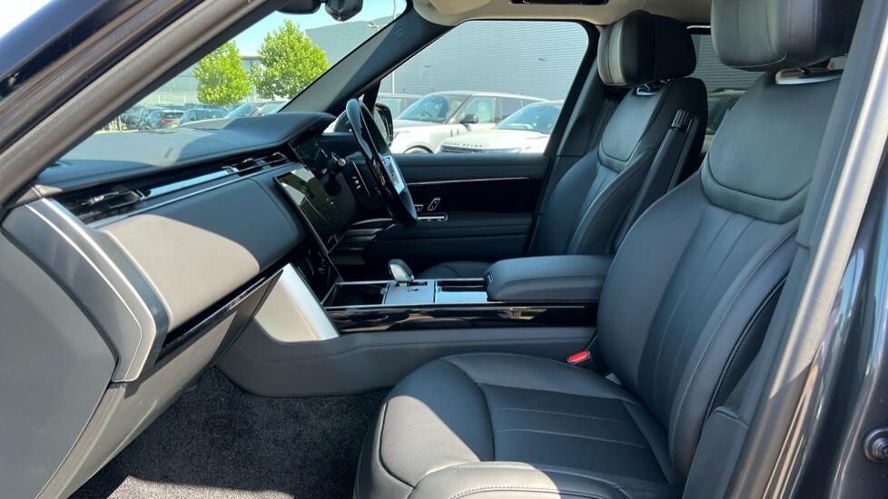 Land Rover Range Rover view 3