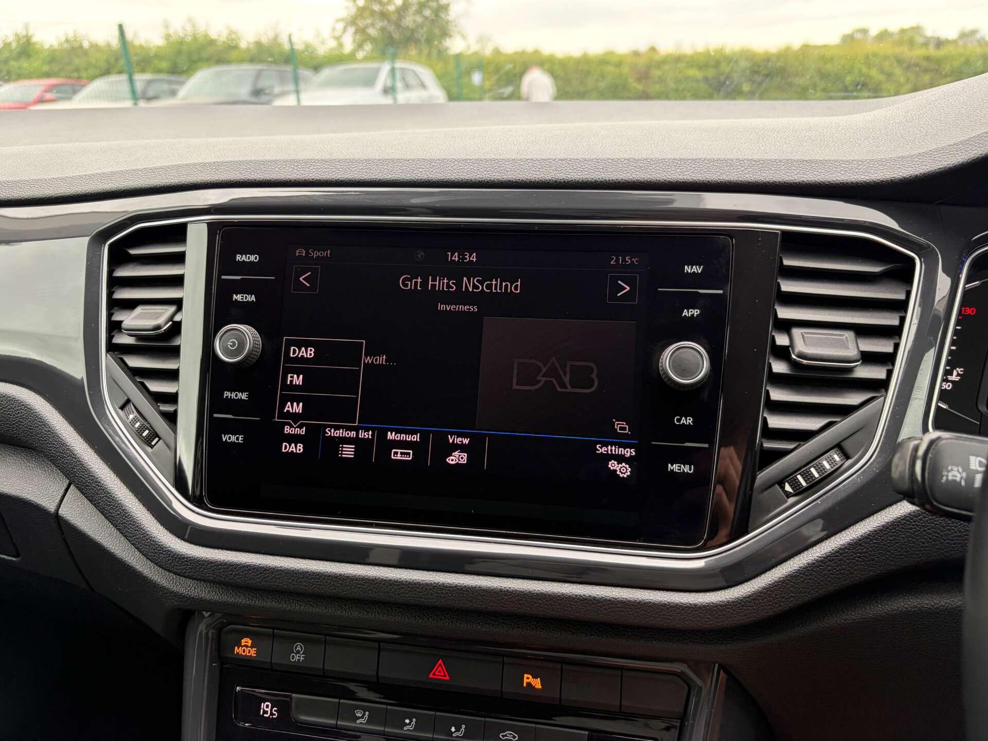 Volkswagen T-Roc view 50