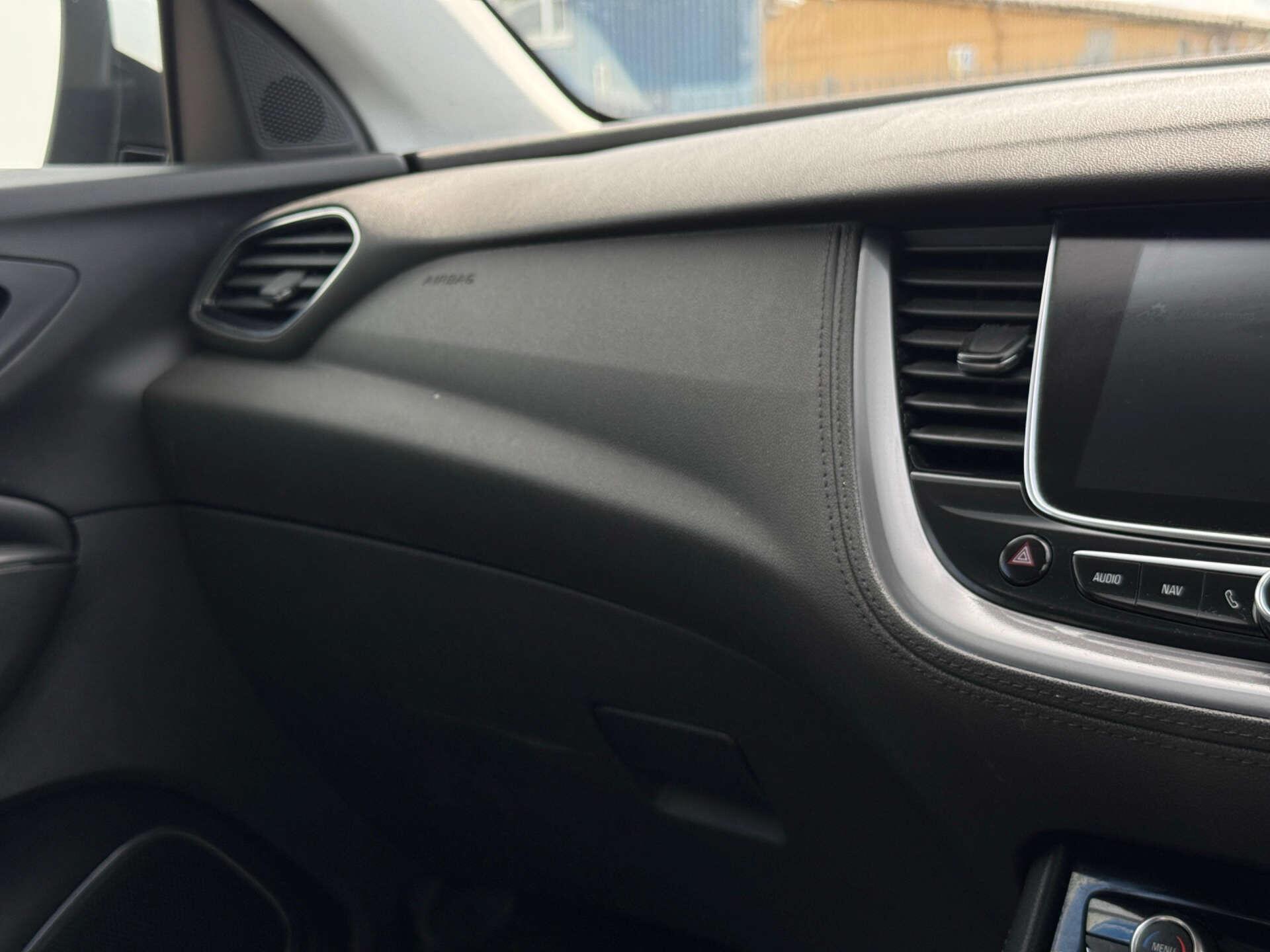 Vauxhall Grandland X view 60