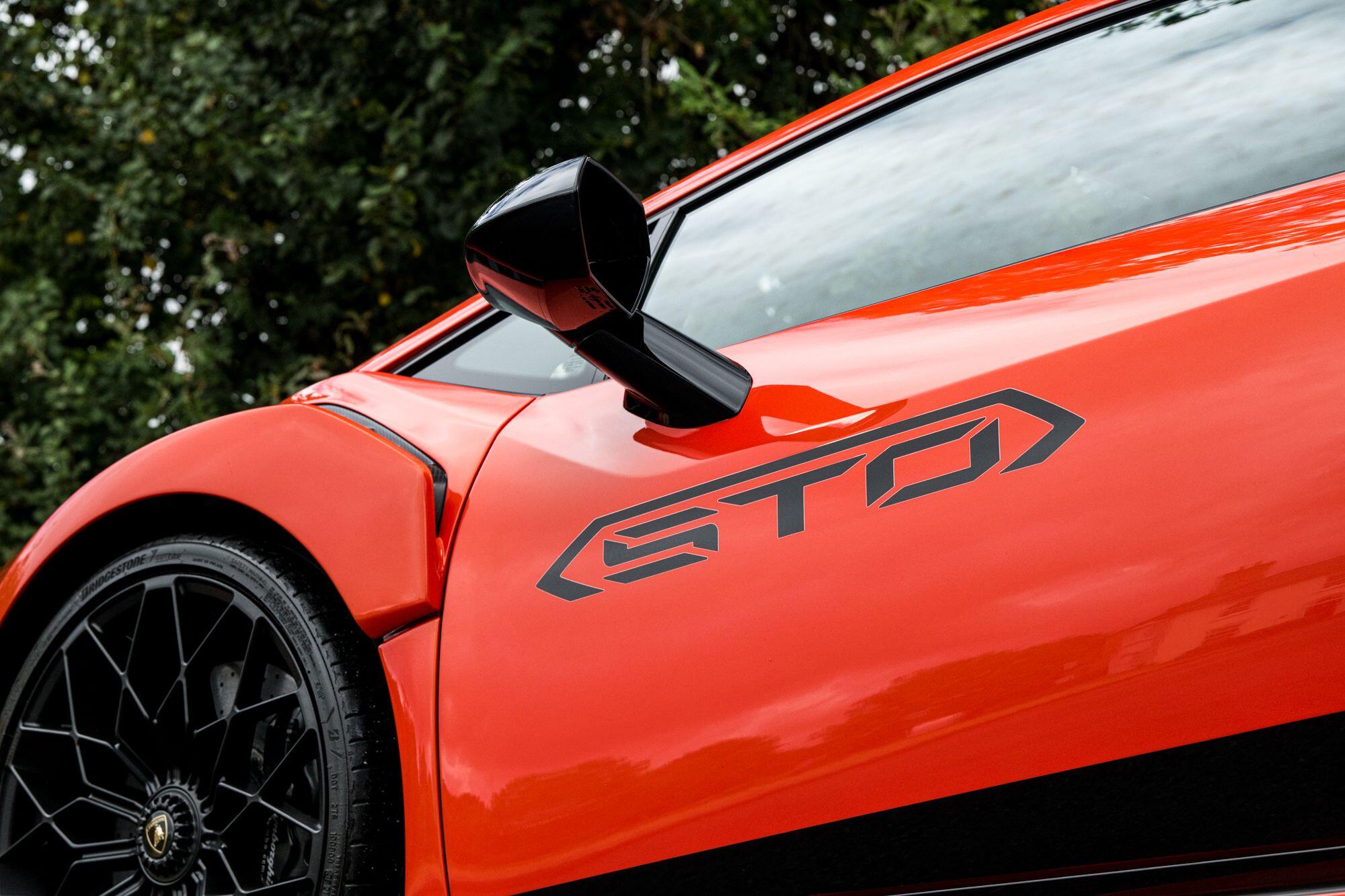 Lamborghini Huracan view 48