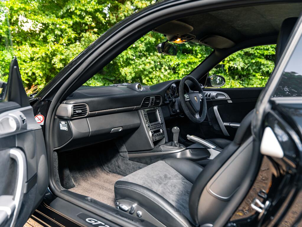 Porsche 911 view 4