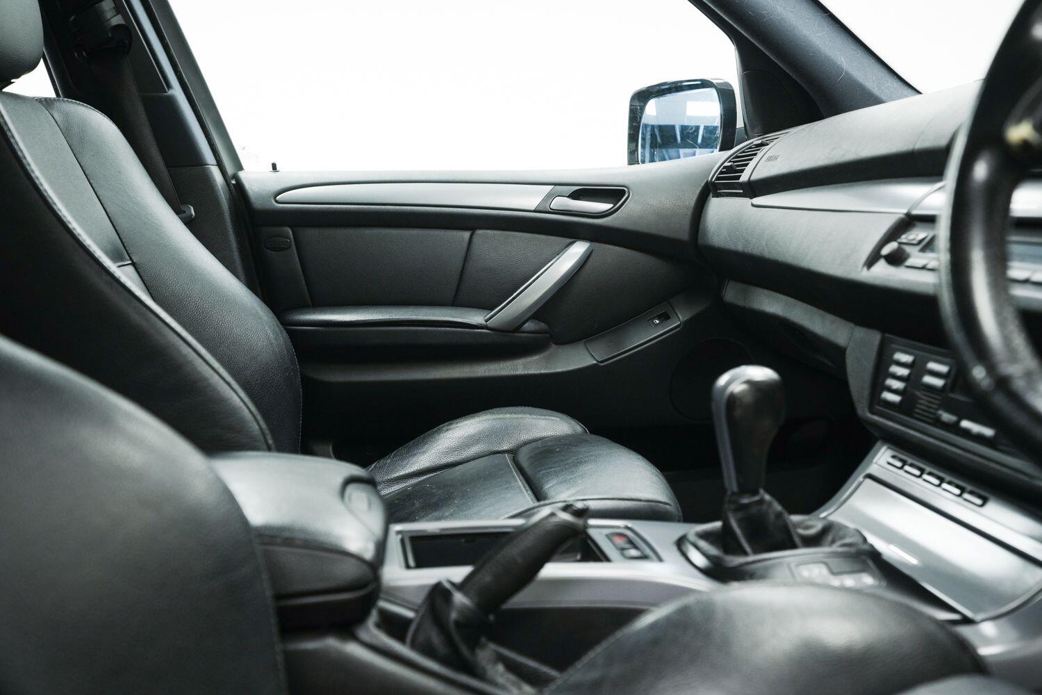 BMW X5 view 14