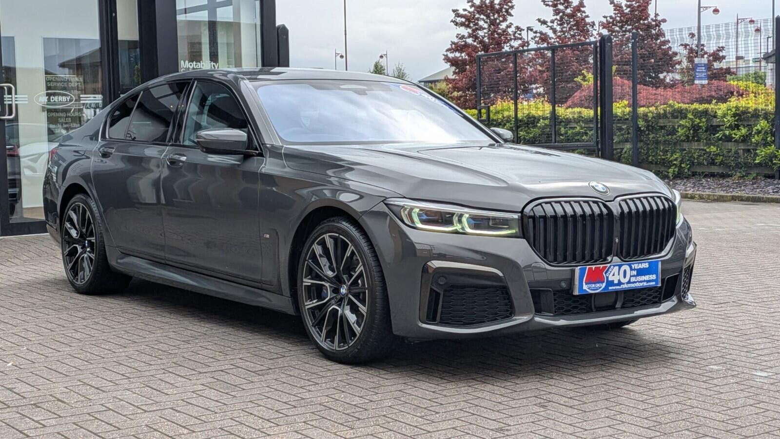 BMW 7 Series view 14