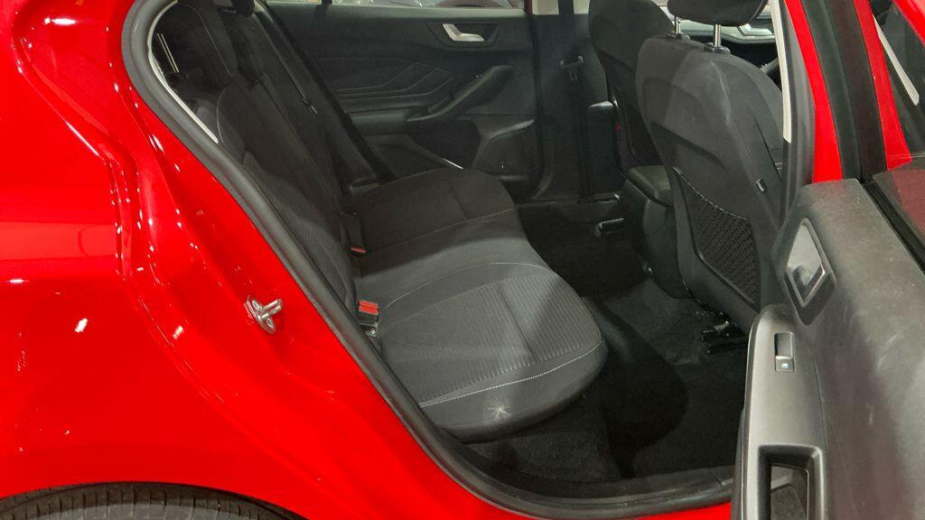 Ford Focus view 13