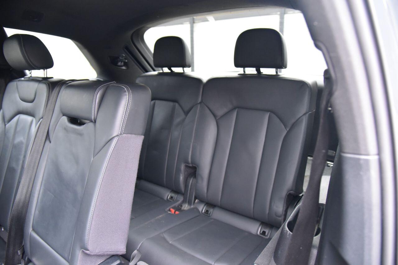 Audi Q7 view 28