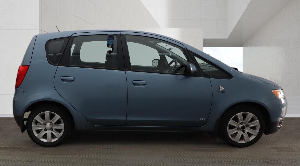Mitsubishi Colt view 5