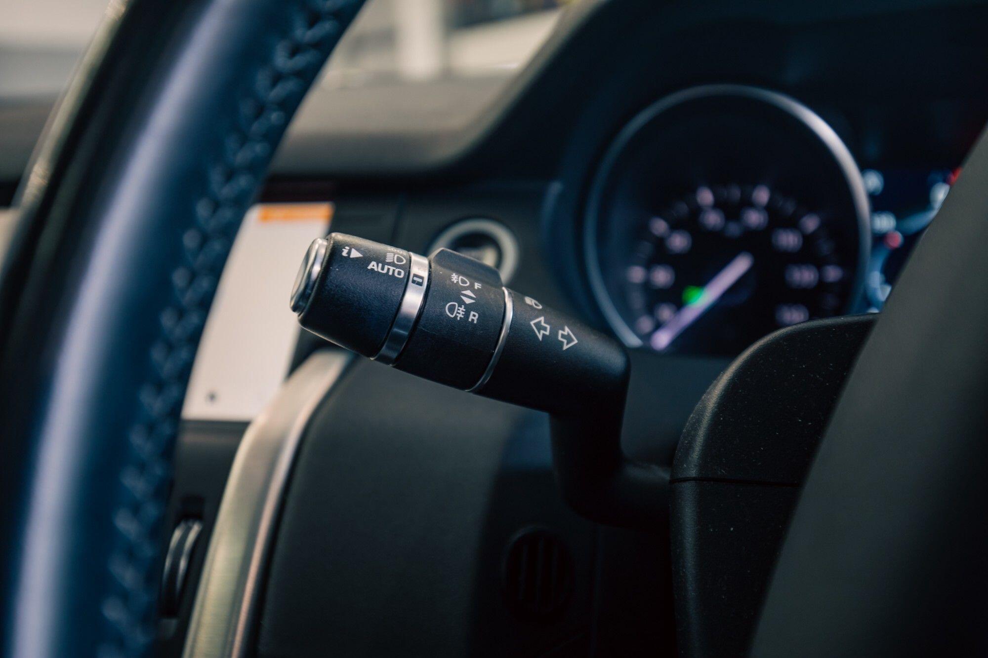 Land Rover Discovery Sport view 14