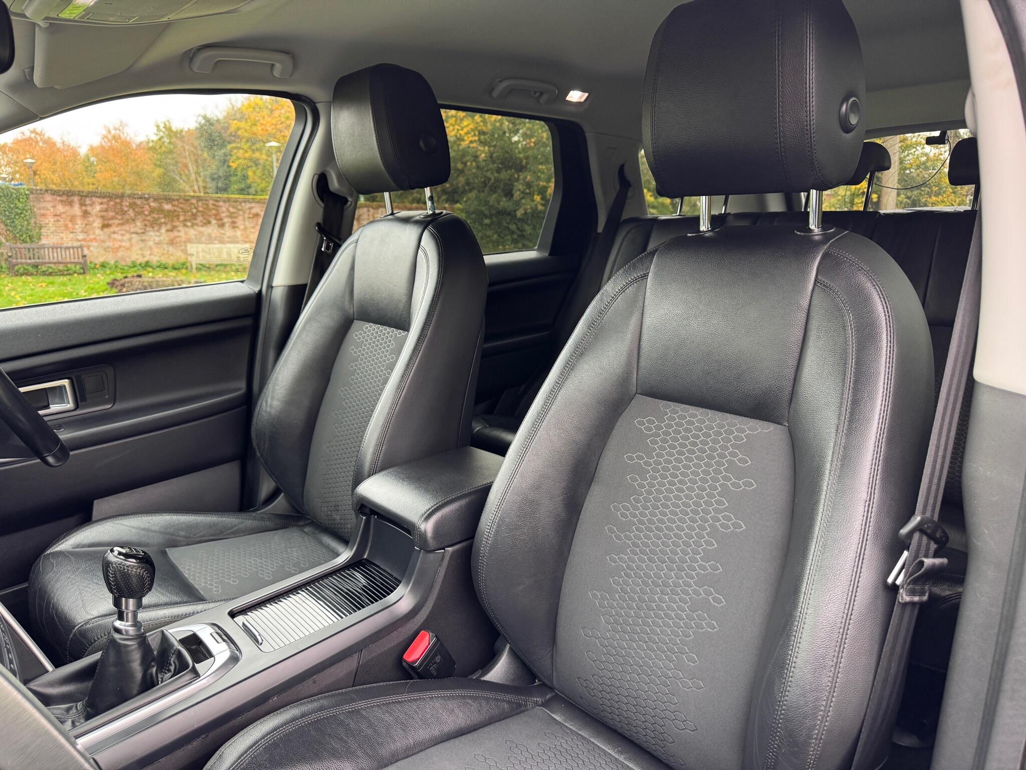 2016 Land Rover Discovery Sport 2.0 TD4 SE Tech 4WD Euro 6 (s/s) 5dr (5 Seat) • 100,000 miles image 36