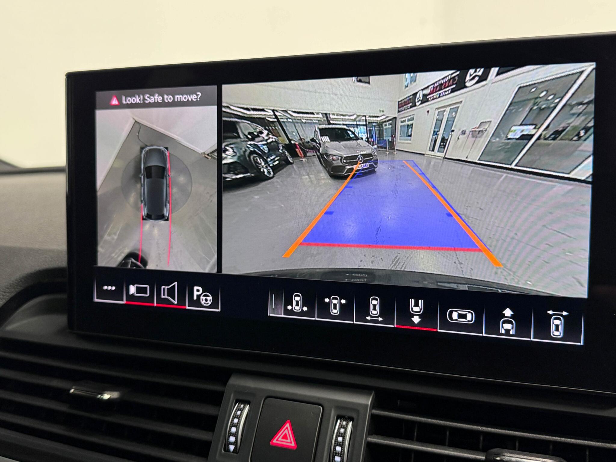 Audi Q5 view 12
